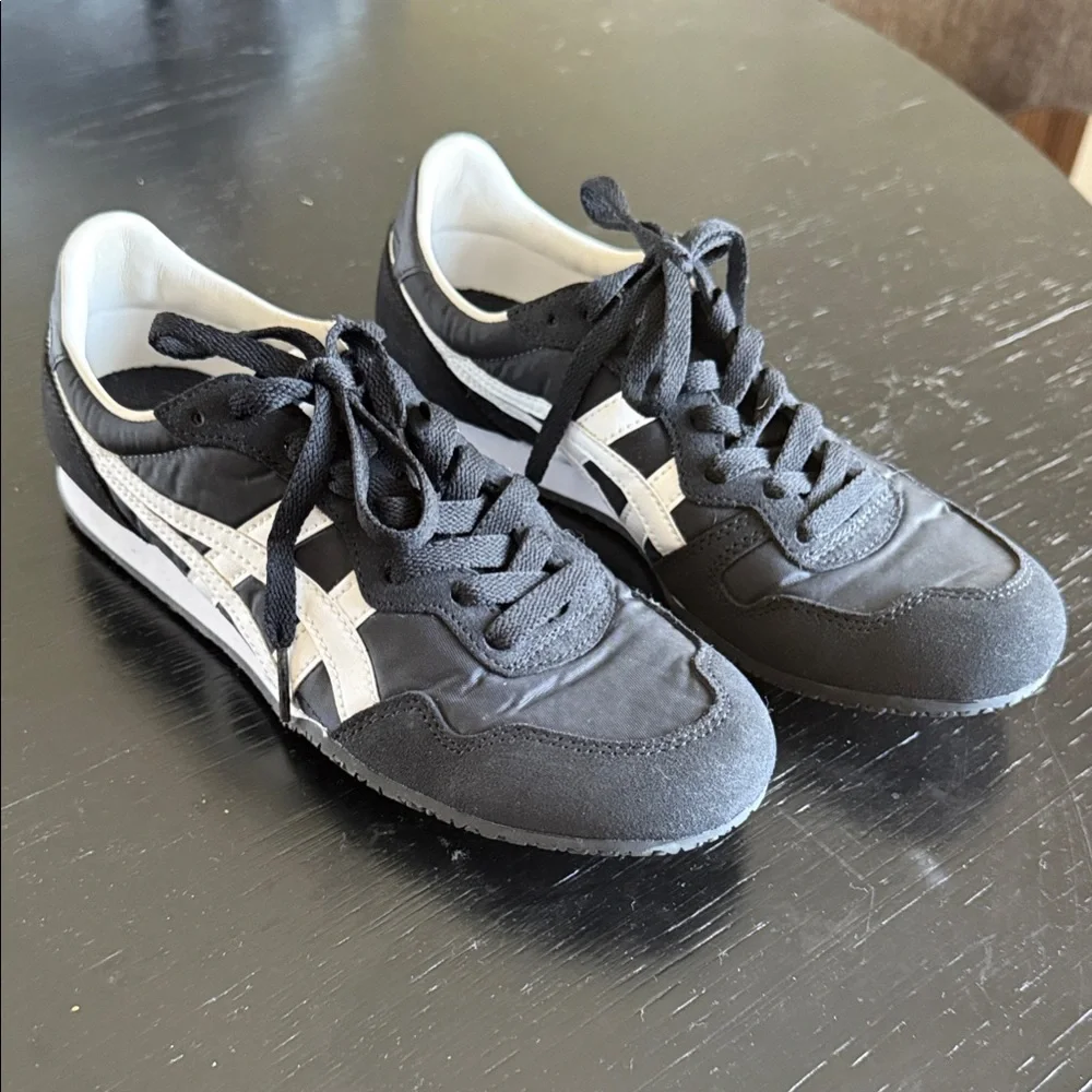 Onitsuka Tiger Serrano - Black Sneakers with White Stripes